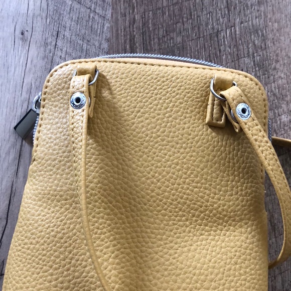 Yellow crossbody - Picture 6 of 6